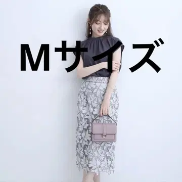 아푸와이저 리셰 배색 대송이 플라워 레이스 타이트 스커트 그레이