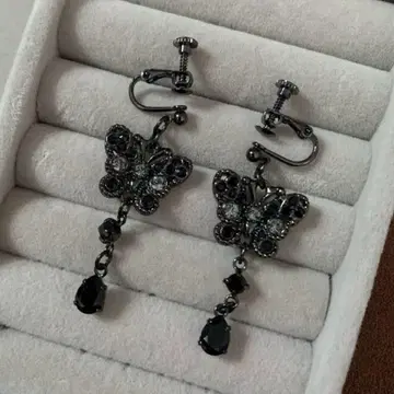 ANNA SUI 나비 모티브 드롭 귀찌