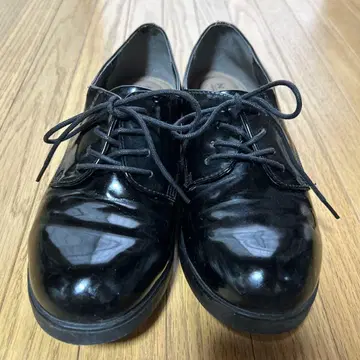 NUOVO 블랙 레이스업 슈즈