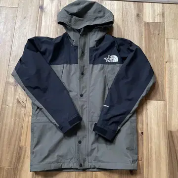 THE NORTH FACE Mountain Light Jacket
