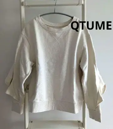 QTUME 쿠튀르 프릴 슬리브 맨투맨 풀오버