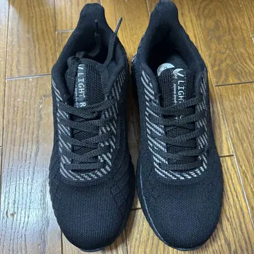 경량 메쉬 어퍼 블랙 스니커즈