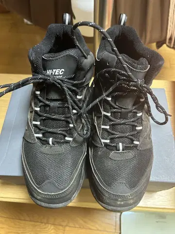 하이테크 블랙 미드컷 등산화 여성용 24cm