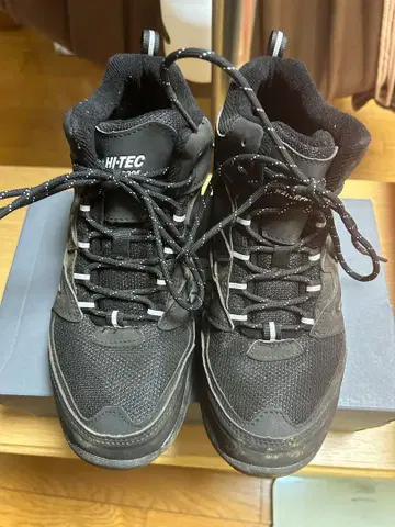 하이테크 블랙 미드컷 등산화 여성용 24cm