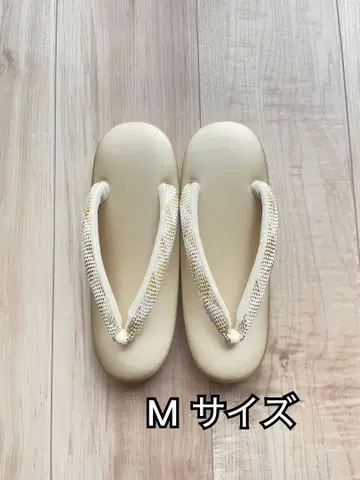 아이보리 통굽 조리 골드 컬러 하나오 M 사이즈