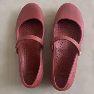 crocs 핑크 플랫슈즈 스트랩 포함