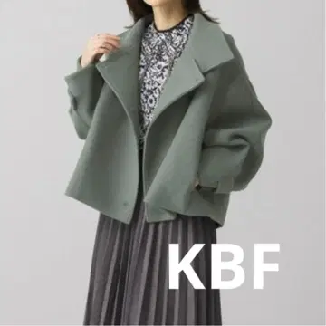 KBF 백 벨트 스탠드 칼라 코트