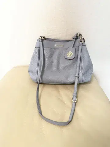 CLATHAS 핸드백