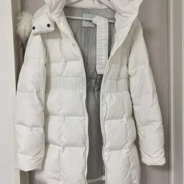 GYDA 다운 화이트 2023