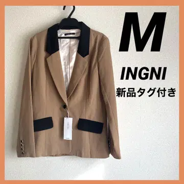 [택 포함 새상품] INGNI 베이지와 블랙의 테일러드 자켓
