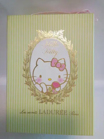 헬로키티 LADUREE 라뒤레 콜라보 마카롱 백참 2011년