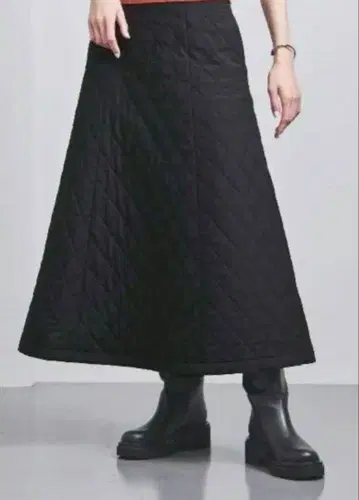 UNITED ARROWS 블랙 퀼팅 플레어 스커트 38