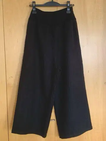 BEARDSLEY 비어즐리 허리 리브 린넨 와이드 팬츠 블랙