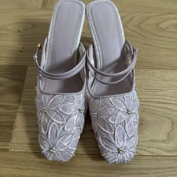 란다 자수 장식 핑크 펌프스 5cm 힐