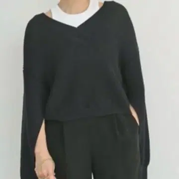 두지엠 클라세 디자인 슬리브 크롭 니트