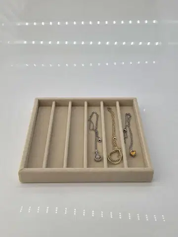 목걸이 트레이