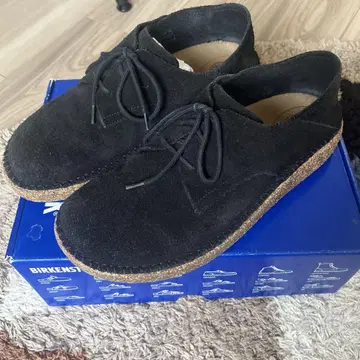 BIRKENSTOCK 블랙 스웨이드 신발