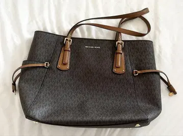 MICHAEL KORS 다크 브라운 토트백