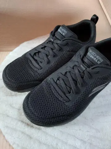 SKECHERS GOwalk 블랙 스니커즈