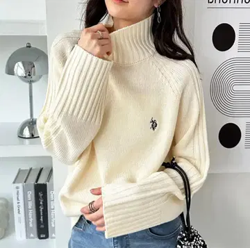 [ 새상품 ] U.S. POLO ASSN. GeeRa 하이넥 니트탑