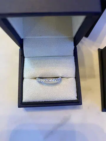 반돔 아오야마 하프 이터니티 반지 0.23ct
