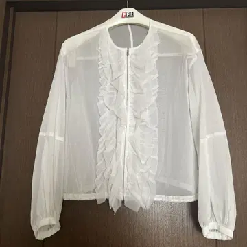 투모로우랜드 얇은 소재 화이트 점퍼