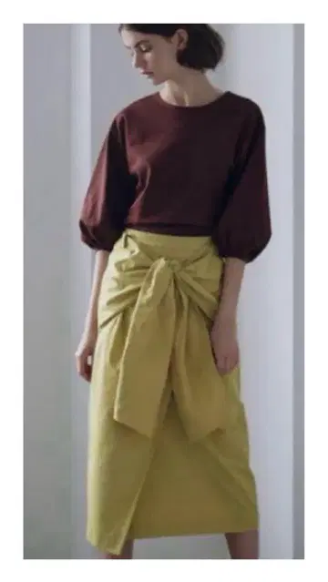 새상품급 ELIN Waist bow midi sk