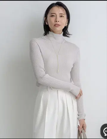 미사용품 [세탁 가능] 시어 라메 터틀 니트 실버