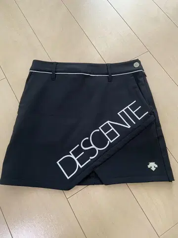DESCENTE 블랙 스커트 SS