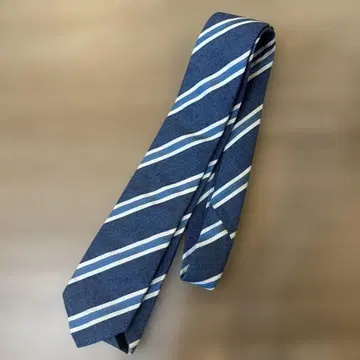 Drake's 넥타이 Michael J Drake