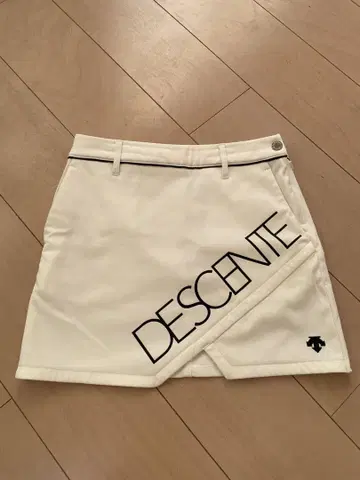 DESCENTE 여성용 골프 스커트 화이트 SS
