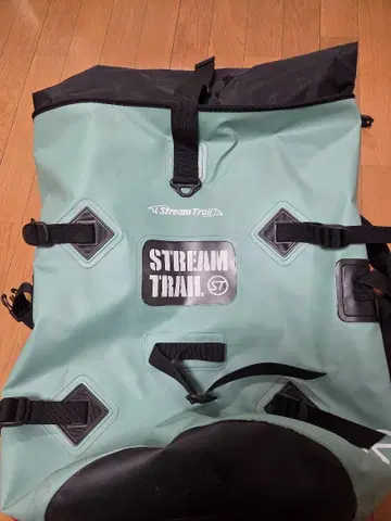Stream Trail 방수 백팩 60L