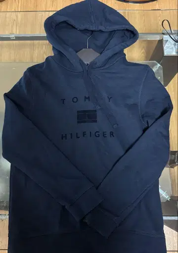 TOMMY HILFIGER 네이비 후드 부착 후드티