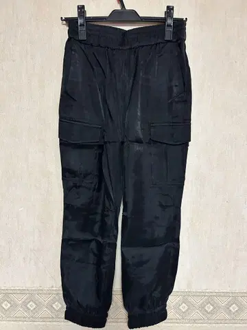 theory luxe 새틴 카고 팬츠 블랙 34 택 포함 미사용 새상품