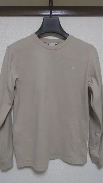 The North Face 베이지 긴팔 트레이닝복