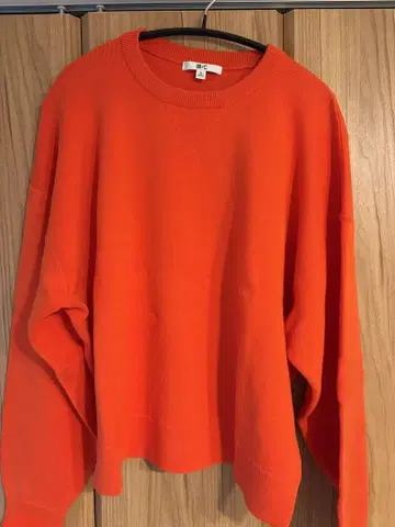 UNIQLO 오렌지 긴팔 크루넥 스웨터
