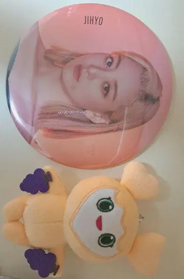 JIHYO 캔뱃지 & 봉제 인형 세트