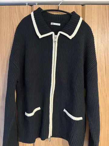 ZARA 블랙 니트 지퍼 포함