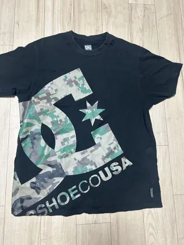 DC 카모 패턴 블랙 T셔츠