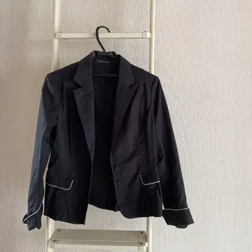 블랙 블레이저 화이트 파이핑
