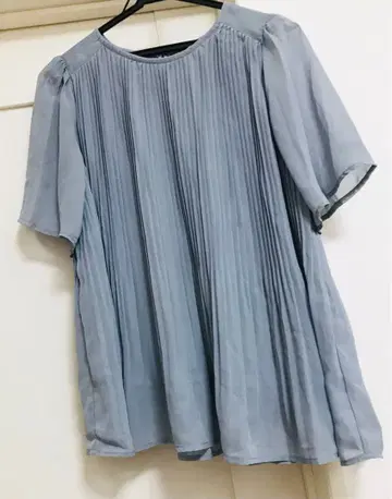 택 포함 새상품 내추럴 꾸뛰르 플리츠 블라우스