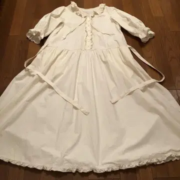아이보리 프릴 옷깃 A라인 원피스