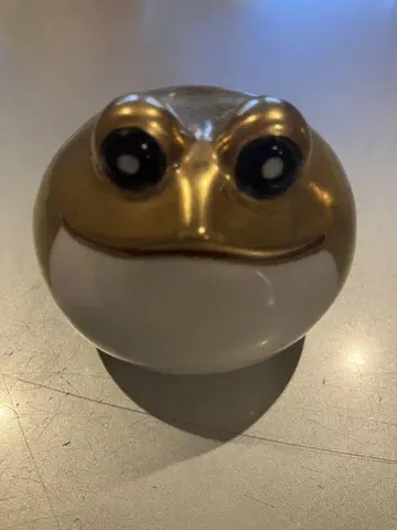 개구리 모양 입상