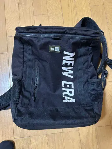 NEW ERA 블랙 백팩