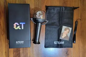 &TEAM 공식 응원봉 미개봉 트레이딩 카드 포함
