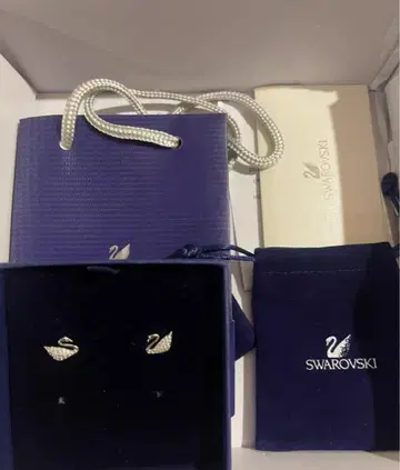 Swarovski 백조 모티브 귀걸이