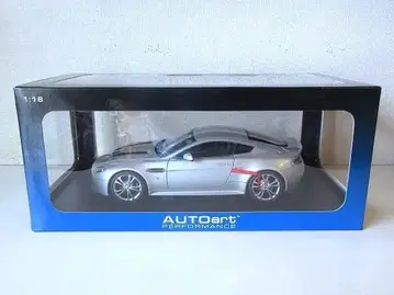 AUTOart (1/18) 애스턴 마틴 V12 밴티지