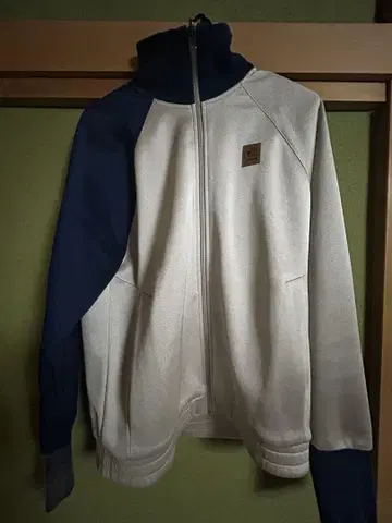 Reebok classic 화이트/네이비 트랙 자켓 L 사이즈