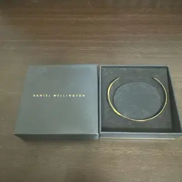DANIEL WELLINGTON 로즈 골드 뱅글