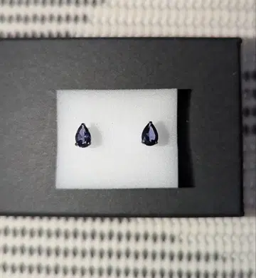 Pt 페어 쉐이프 아이올라이트 스터드 귀걸이 한쪽 0.33ct